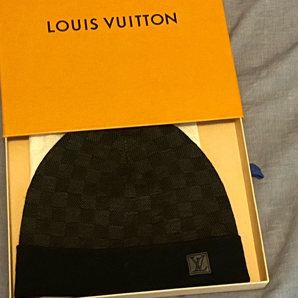Like new authentic Louis Vuitton items hat belt and coin pouch. - Picture 3 of 9